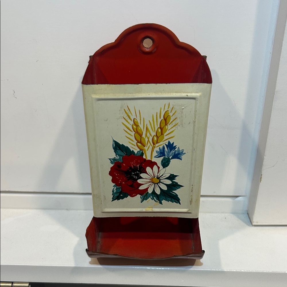 Baret Ware Biscuit Tin Floral Pattern Vintage Match Stick Holder